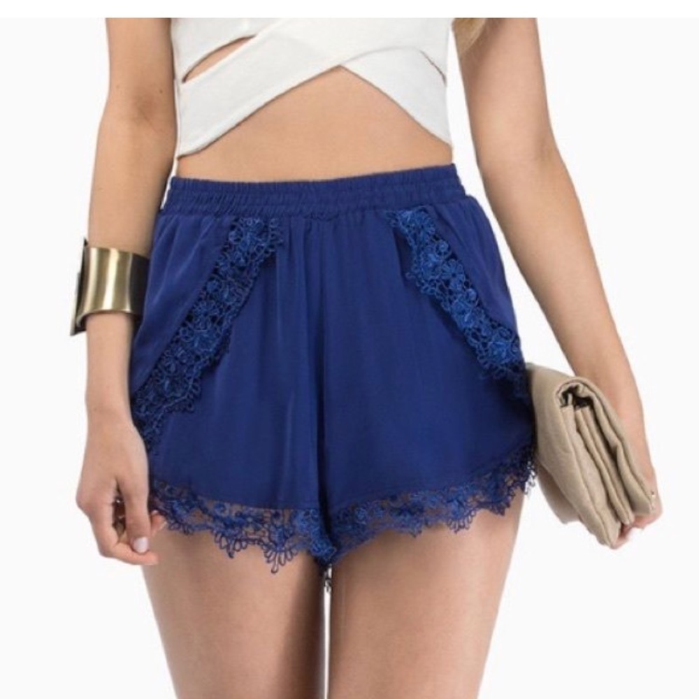 Tobi draw the curtains shorts in blue